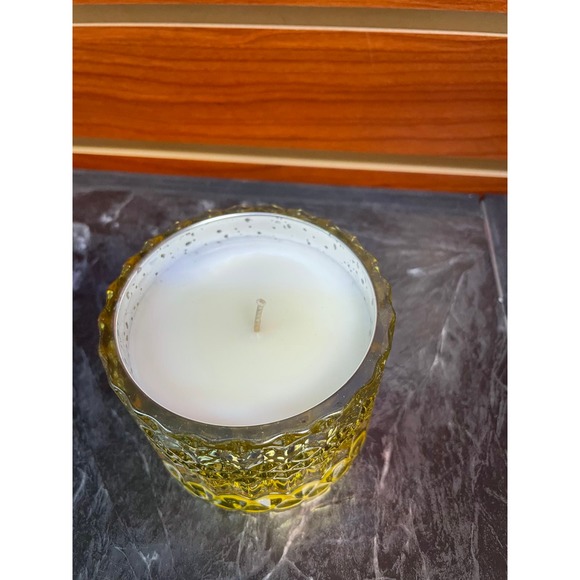Gilded Cinnamon 8 oz Soy Candle - Picture 4 of 6